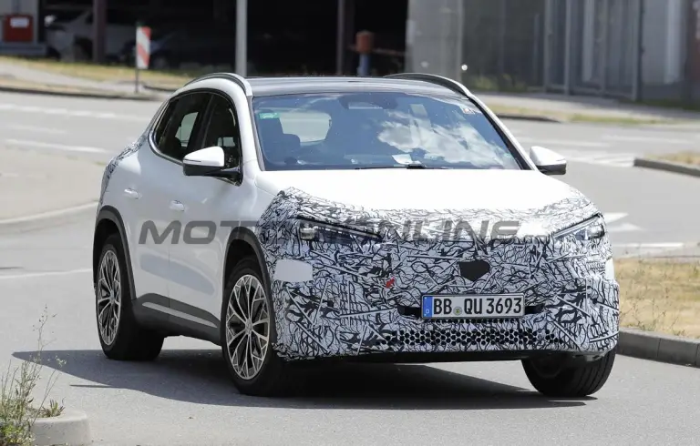 Mercedes GLA 2027 - Foto spia 23-07-2026 - 7