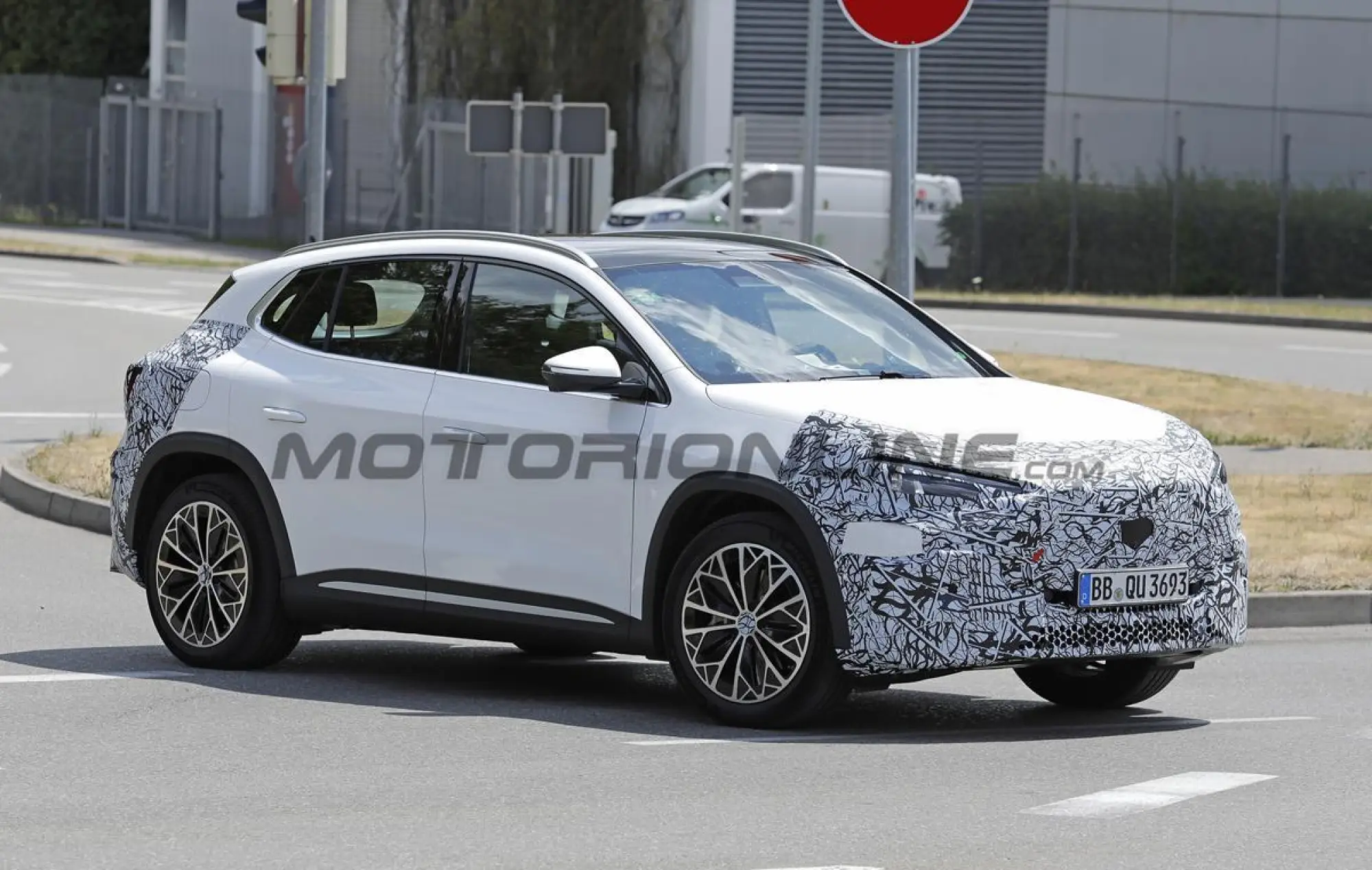 Mercedes GLA 2027 - Foto spia 23-07-2026 - 9