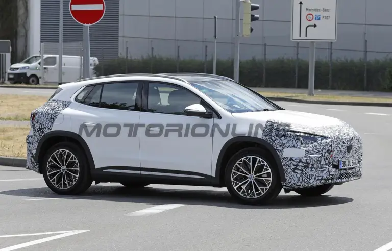 Mercedes GLA 2027 - Foto spia 23-07-2026 - 5