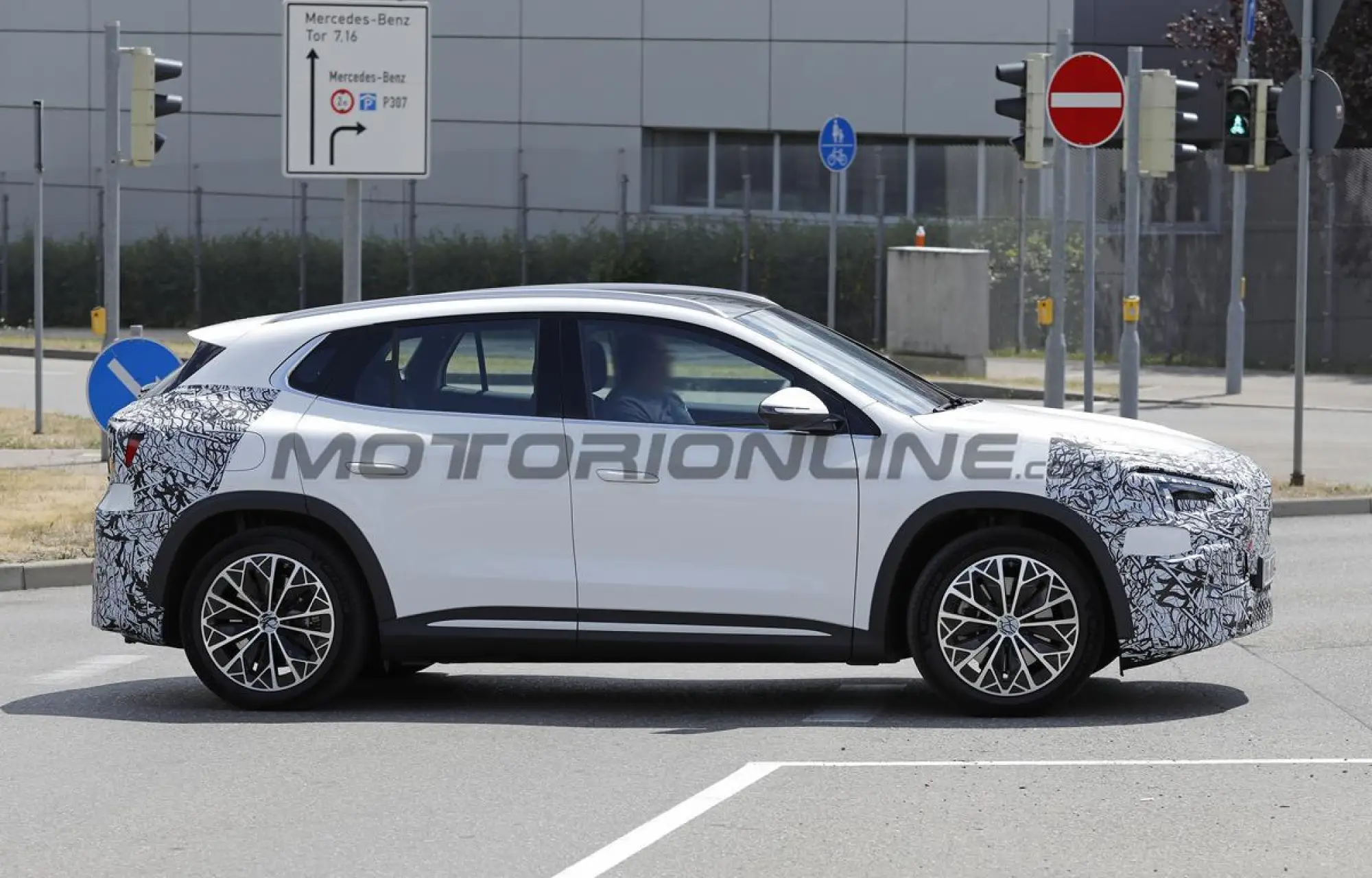 Mercedes GLA 2027 - Foto spia 23-07-2026 - 4