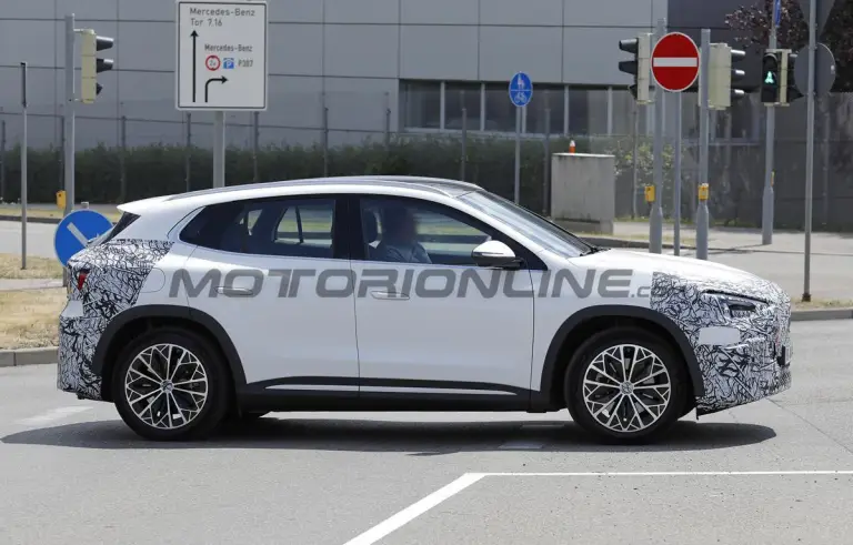 Mercedes GLA 2027 - Foto spia 23-07-2026 - 4