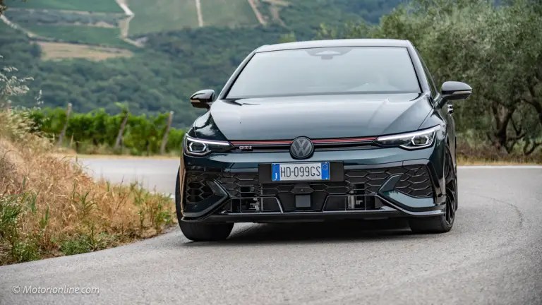 Volkswagen Golf GTI Edition 50 - Primo Contatto - 32