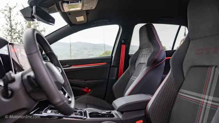 Volkswagen Golf GTI Edition 50 - Primo Contatto - 45