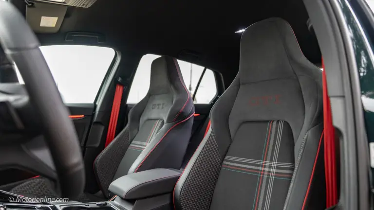 Volkswagen Golf GTI Edition 50 - Primo Contatto - 44