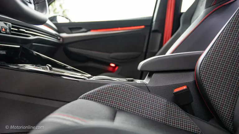 Volkswagen Golf GTI Edition 50 - Primo Contatto - 51
