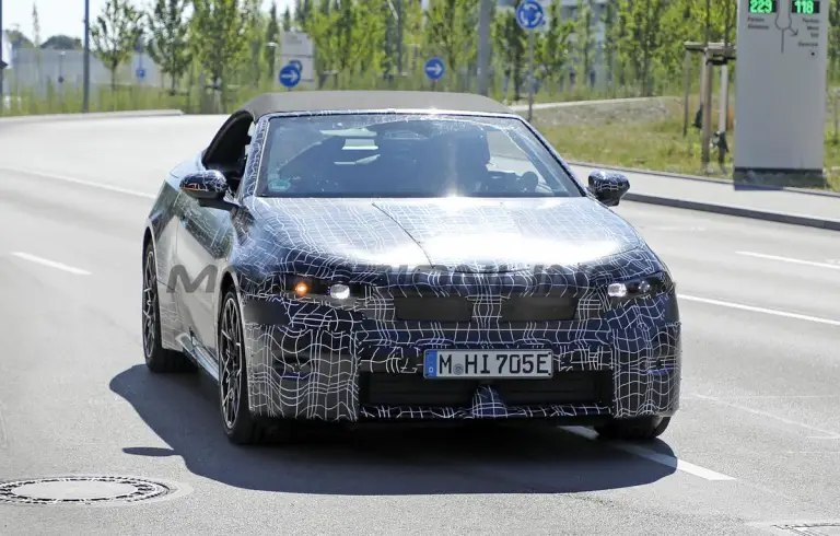 BMW i4 Cabrio - Foto spia 28-07-2026 - 12