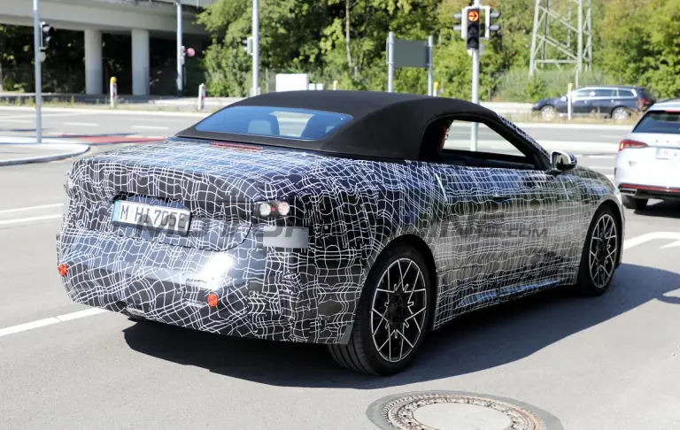BMW i4 Cabrio - Foto spia 28-07-2026 - 8