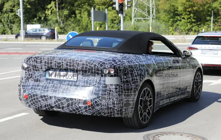BMW i4 Cabrio - Foto spia 28-07-2026 - 9