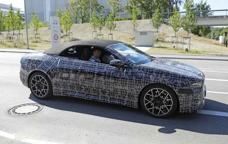 BMW i4 Cabrio - Foto spia 28-07-2026 - 5