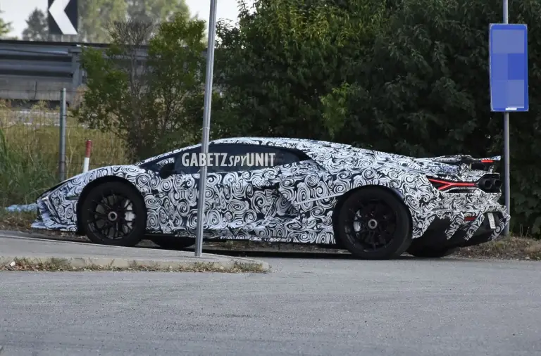 Lamborghini Revuelto SV - Foto spia 29-07-2026 - 8