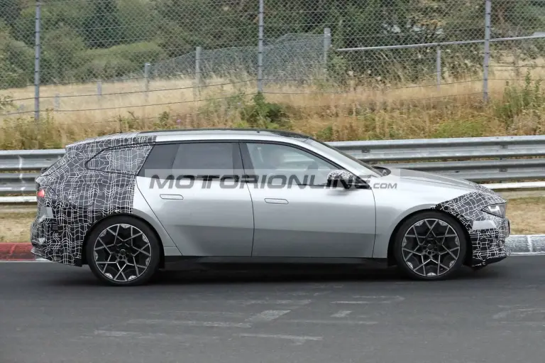 BMW i3 Touring - Foto spia 20-8-2026 - 5