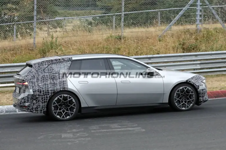 BMW i3 Touring - Foto spia 20-8-2026 - 10