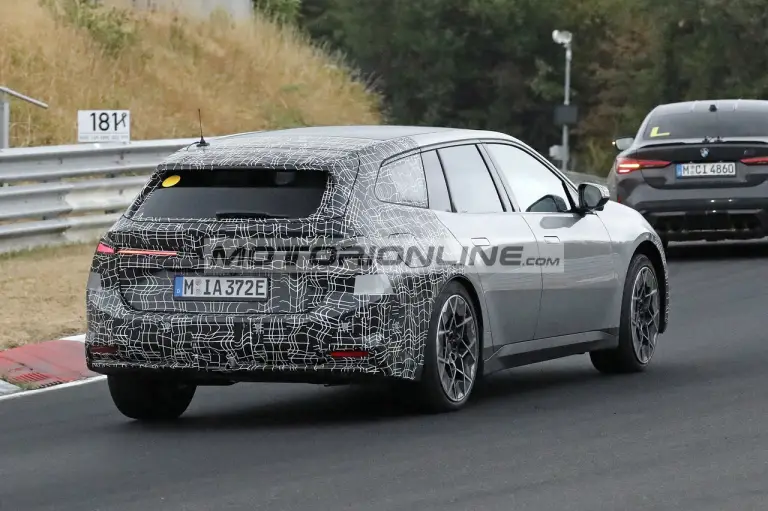 BMW i3 Touring - Foto spia 20-8-2026 - 8
