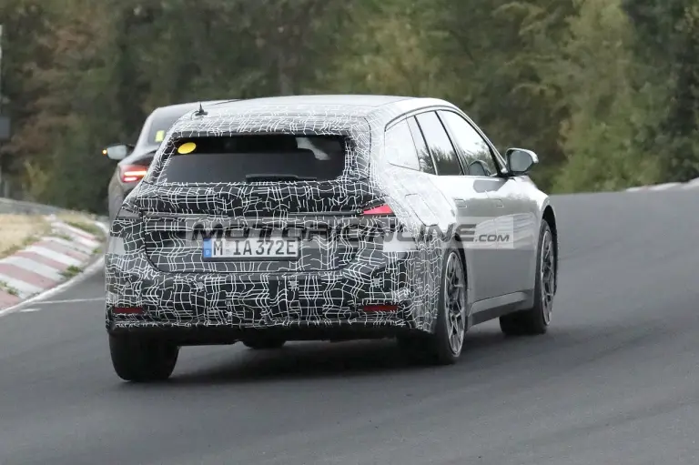 BMW i3 Touring - Foto spia 20-8-2026 - 12