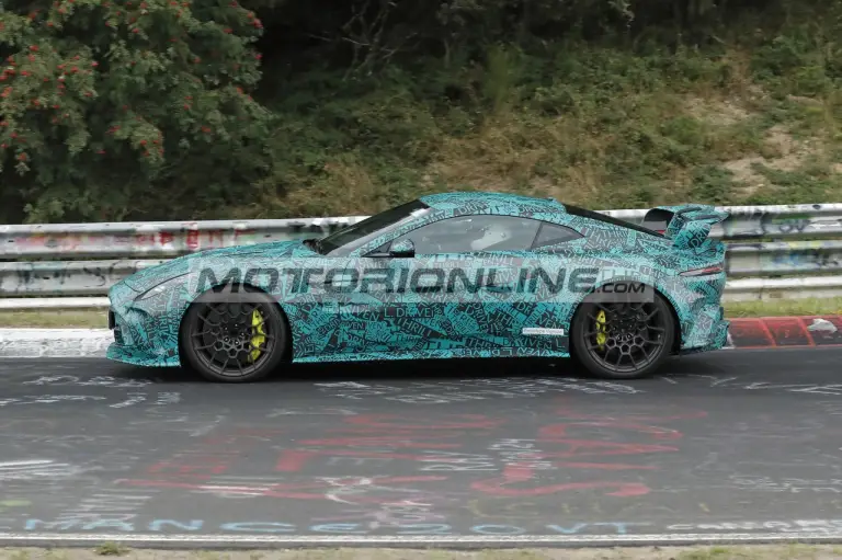 Aston Martin Vantage RS - Foto spia 26-8-2026 - 6