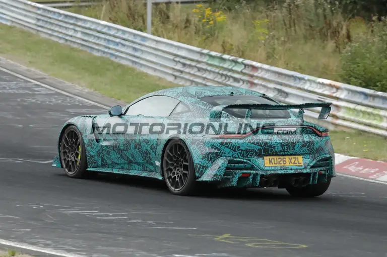 Aston Martin Vantage RS - Foto spia 26-8-2026 - 9