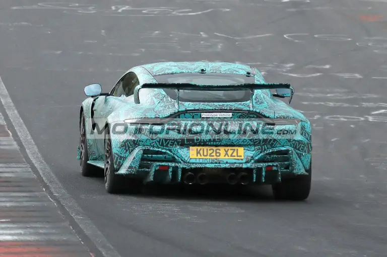 Aston Martin Vantage RS - Foto spia 26-8-2026 - 8
