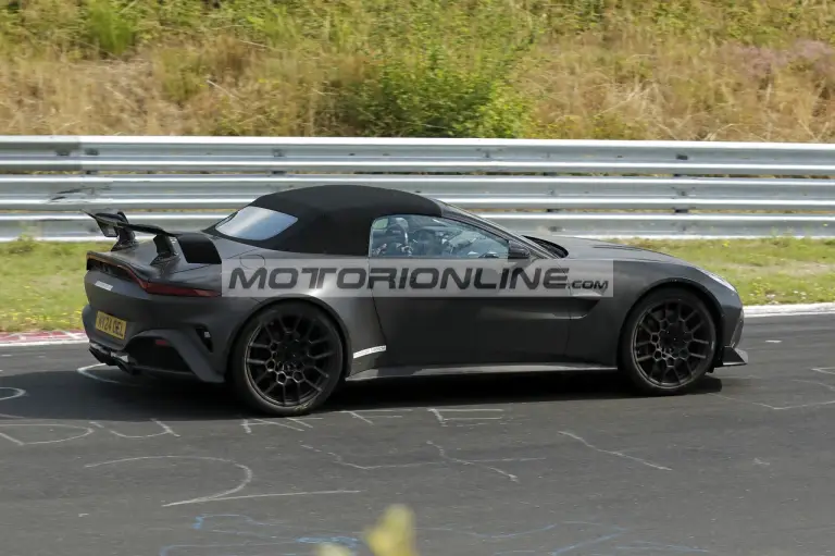 Aston Martin Vantage RS Roadster - Foto spia 28-8-2026 - 4