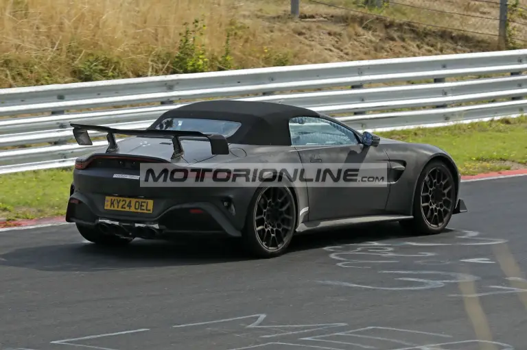Aston Martin Vantage RS Roadster - Foto spia 28-8-2026 - 5