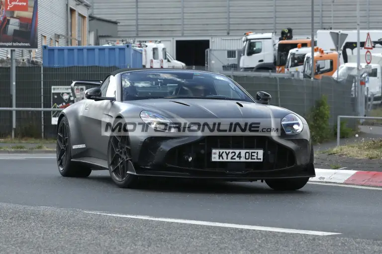 Aston Martin Vantage RS Roadster - Foto spia 28-8-2026 - 8