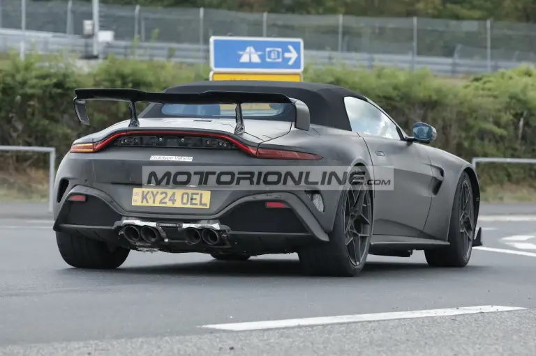 Aston Martin Vantage RS Roadster - Foto spia 28-8-2026 - 12