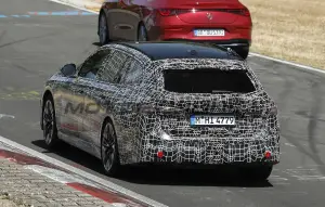 BMW Serie 5 Touring 2027 - Foto spia 04-09-2026