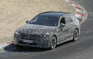 BMW Serie 5 Touring 2027 - Foto spia 04-09-2026