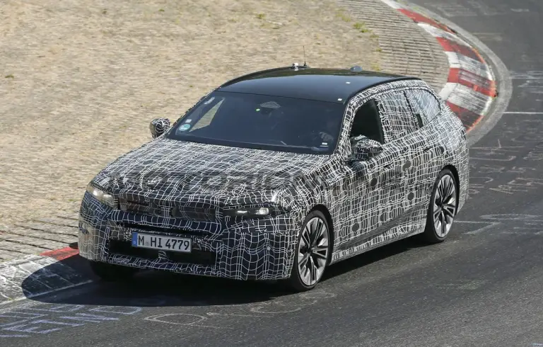 BMW Serie 5 Touring 2027 - Foto spia 04-09-2026 - 1