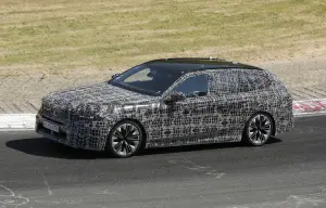 BMW Serie 5 Touring 2027 - Foto spia 04-09-2026 - 2