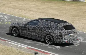 BMW Serie 5 Touring 2027 - Foto spia 04-09-2026 - 6