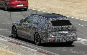 BMW Serie 5 Touring 2027 - Foto spia 04-09-2026