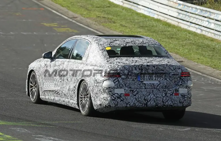 Mercedes Classe E elettrica - Foto spia 08-09-2026 - 9