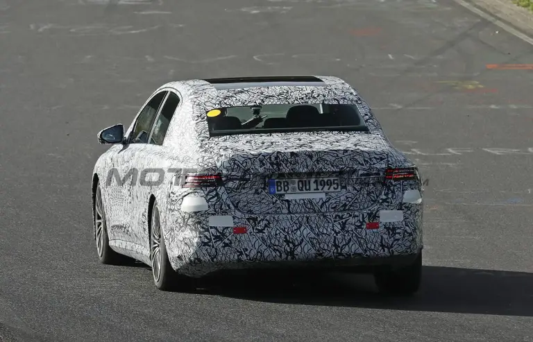 Mercedes Classe E elettrica - Foto spia 08-09-2026 - 13