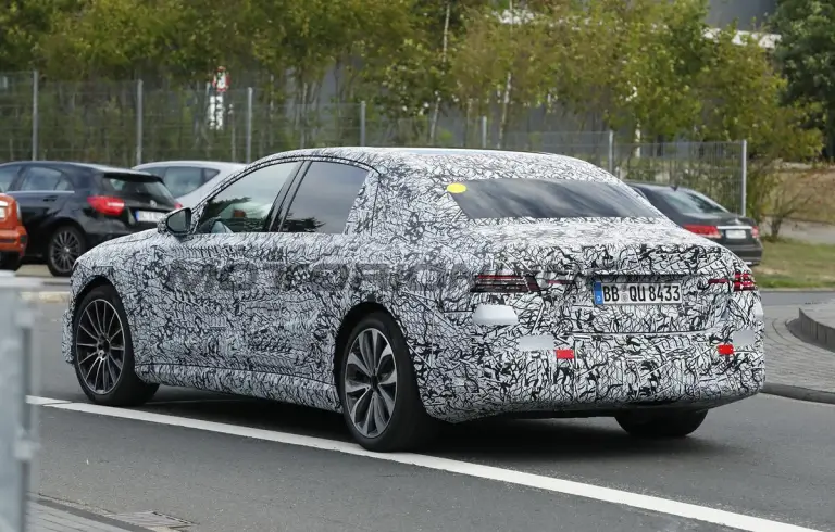 Mercedes Classe E elettrica - Foto spia 08-09-2026 - 14