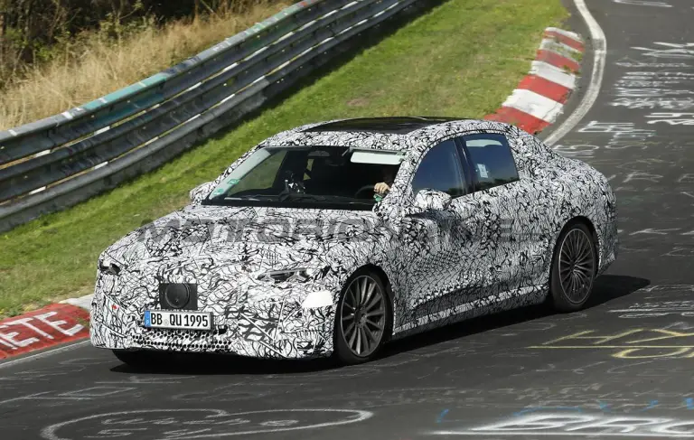 Mercedes Classe E elettrica - Foto spia 08-09-2026 - 3