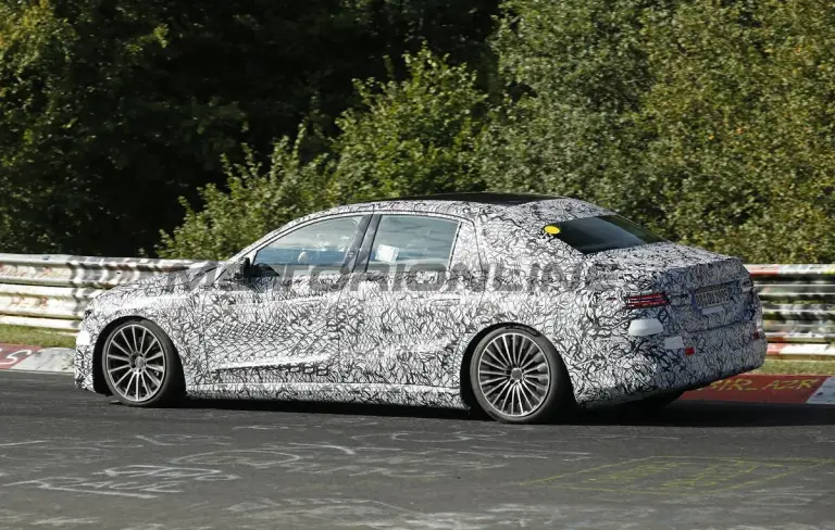 Mercedes Classe E elettrica - Foto spia 08-09-2026 - 4