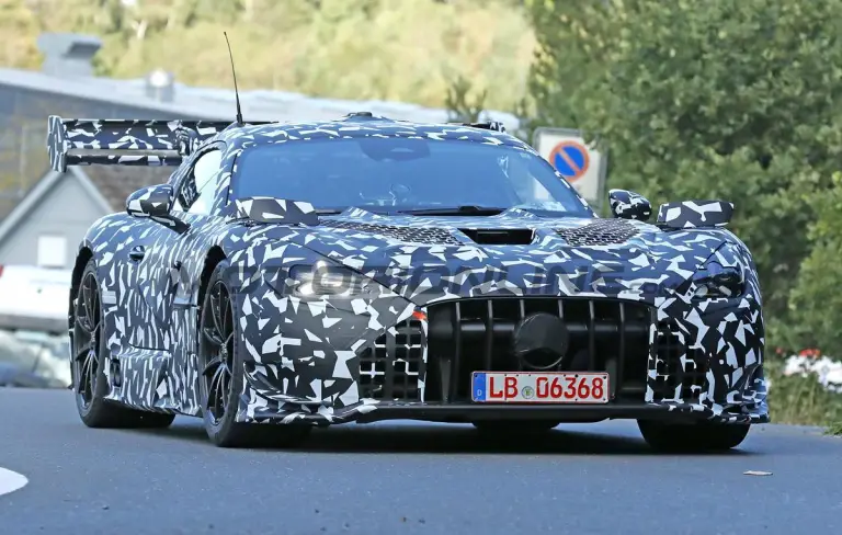 Mercedes-AMG GT Black Series 2027 - Foto spia 15-09-2026 - 3