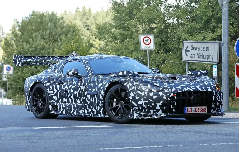Mercedes-AMG GT Black Series 2027 - Foto spia 15-09-2026 - 2