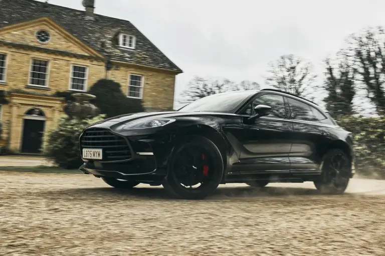 Aston Martin DBX - MobLand - 3
