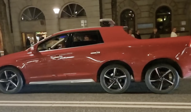 Una Volvo XC60 a 6 ruote si aggira minacciosa per le strade svedesi (VIDEO)