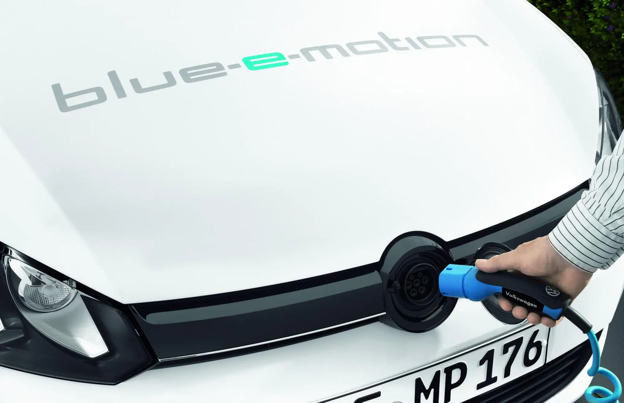 2014 Volkswagen Golf blue-e-motion - 5