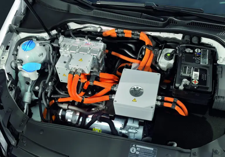 2014 Volkswagen Golf blue-e-motion - 11