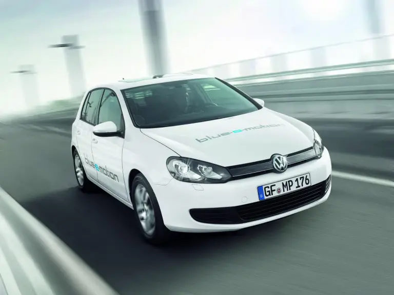 2014 Volkswagen Golf blue-e-motion - 12