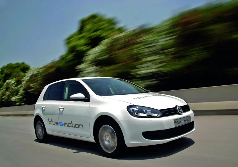 2014 Volkswagen Golf blue-e-motion - 16