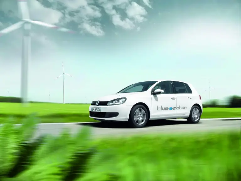 2014 Volkswagen Golf blue-e-motion - 17