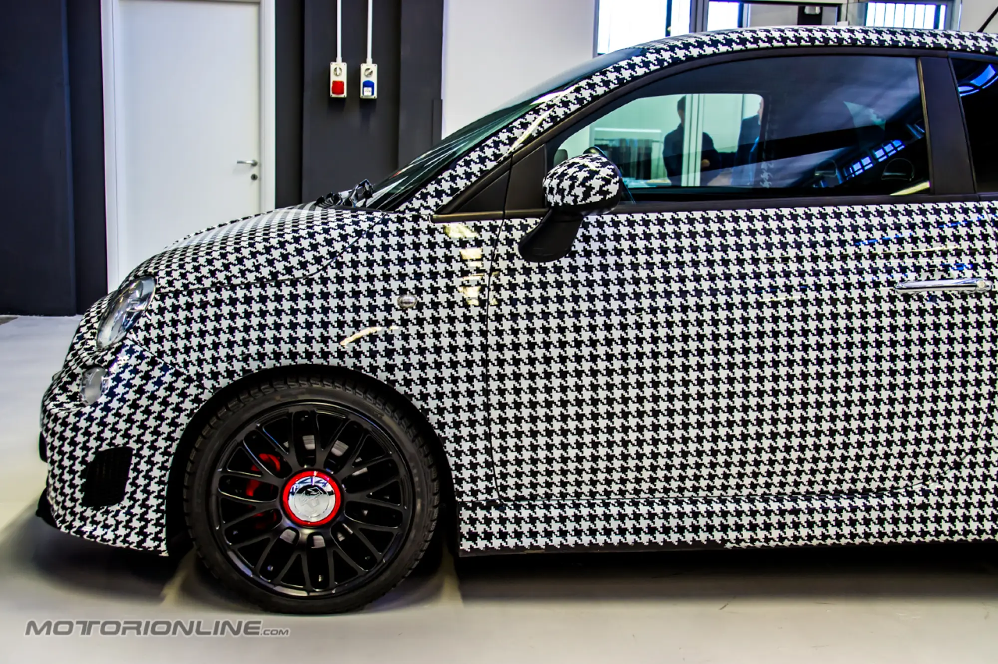 Abarth 500 Pied-de-Poule by Garage Italia Customs - 3