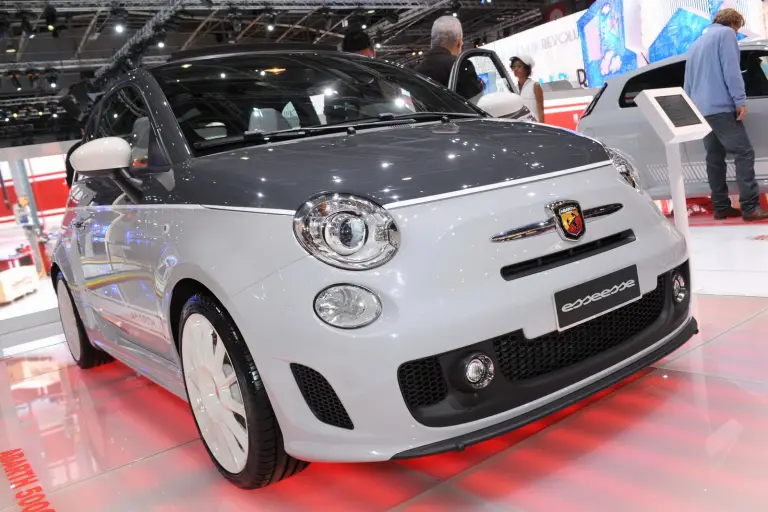 Abarth 500C Esseesse al Salone di Parigi 2010 - 4