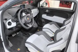 Abarth 500C Esseesse al Salone di Parigi 2010 - 5