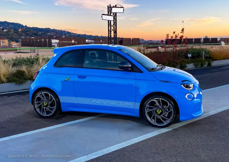 Abarth 500e - Foto dal vivo - 16