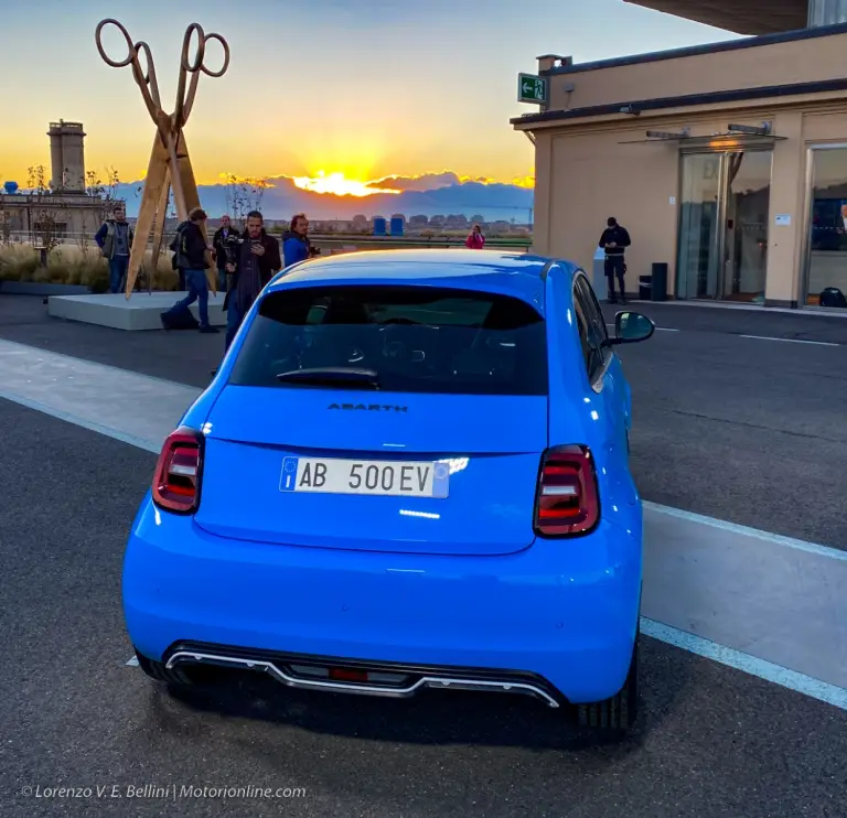 Abarth 500e - Foto dal vivo - 26